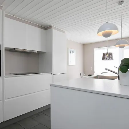 8 Person On A In * 루켄